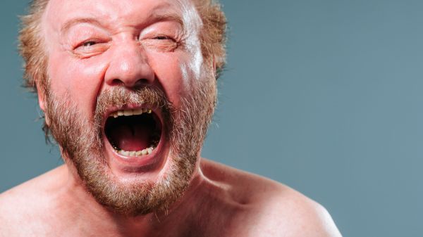 - De ce urlă Ion în halul ăsta?