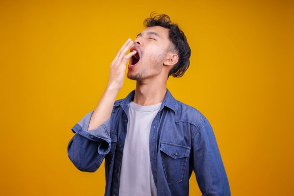 - Care e diferența dintre un somn și un căscat?