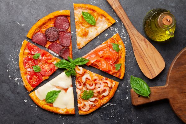 - Cât costă o pizza?