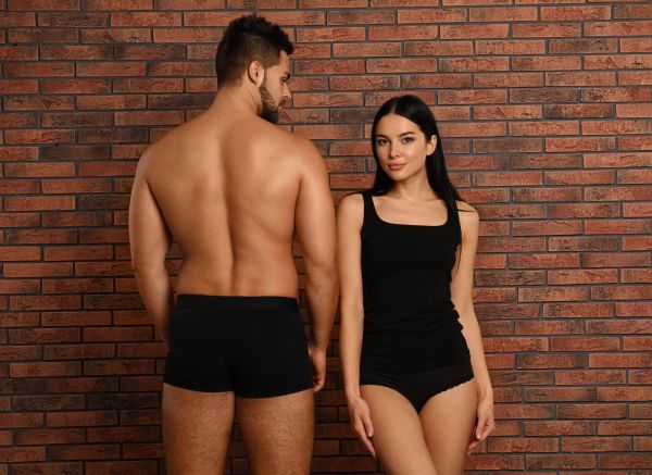 – De când dragă porți chiloți bărbătești?