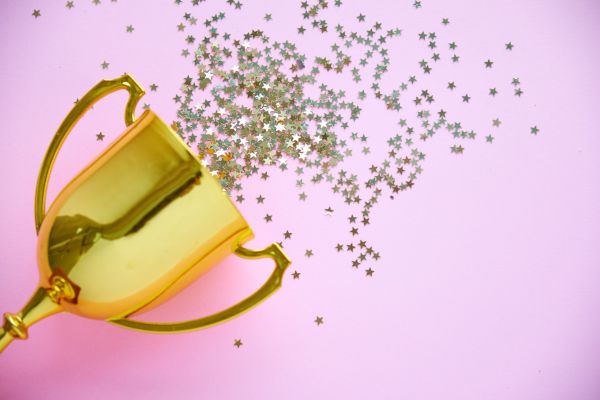 – Felicitări, ești primul nostru apelant