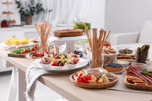 Bulă: - Când eram eu mic erau două feluri de mâncare la masă