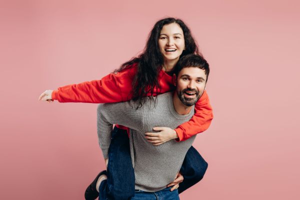 – Ce bine se înţelege iubi meu cu tata!