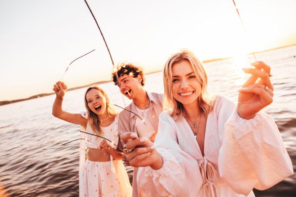 - Mama .. mâine m-a invitat Radu la pescuit!