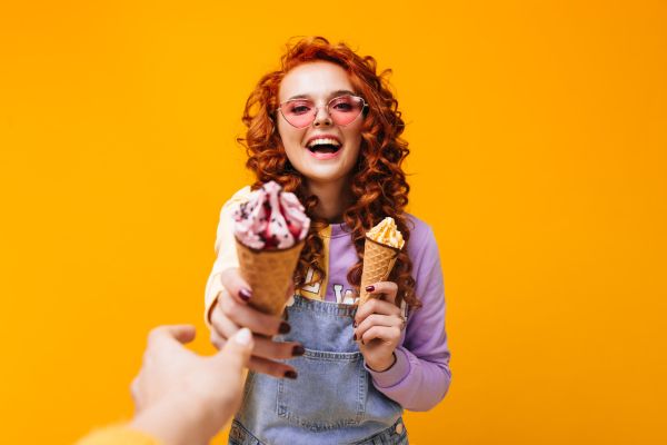 – Unde îţi este îngheţata, puişor?