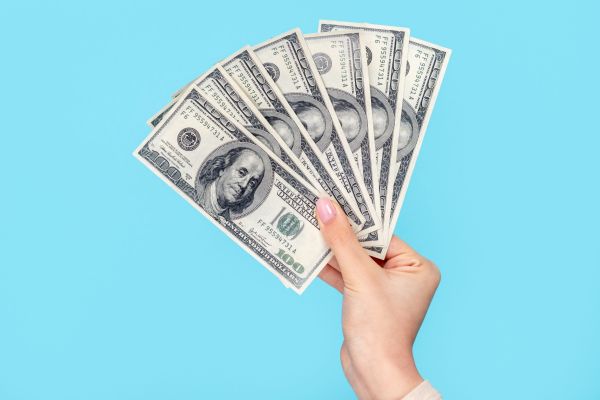 Ce face Bulă când i se oferă bani