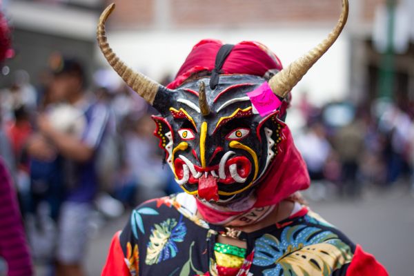 Dorințele naufragiaților prinși de canibali