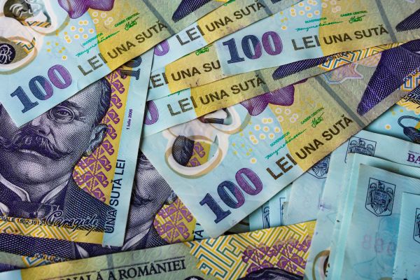 - Imprumută-mi 100 de lei, te rog!