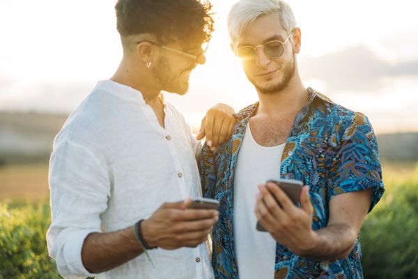 Bulă primeşte un telefon de la prietenul său