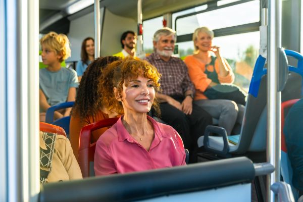 Înghesuială mare într-un autobuz