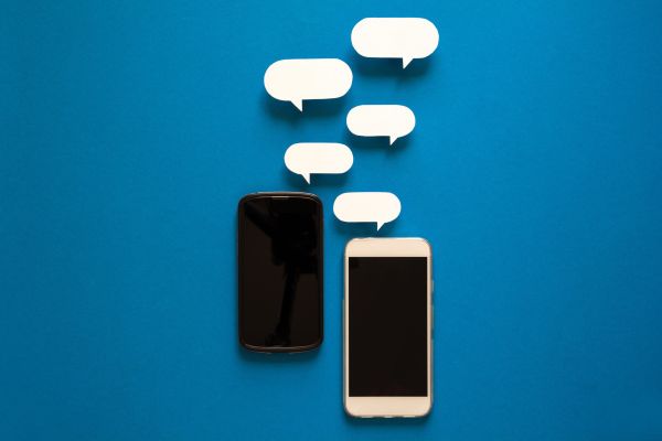 Soţia trimite un SMS bărbatului