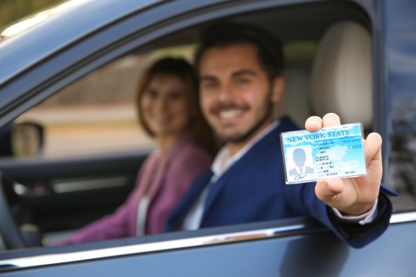 - De ce nu aveți permisul de conducere la dumneavoastră?