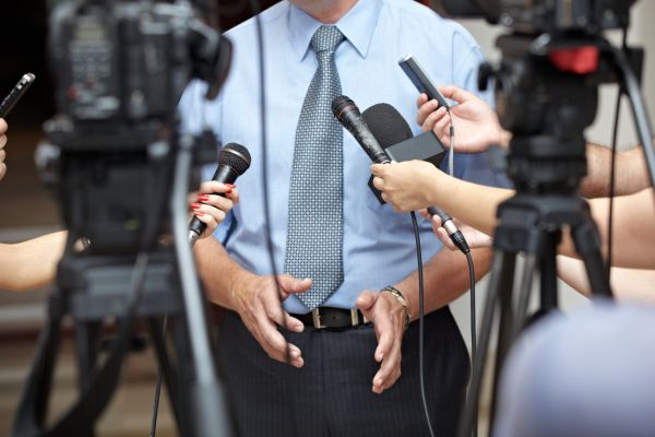 Bulă, misterios la un interviu de angajare