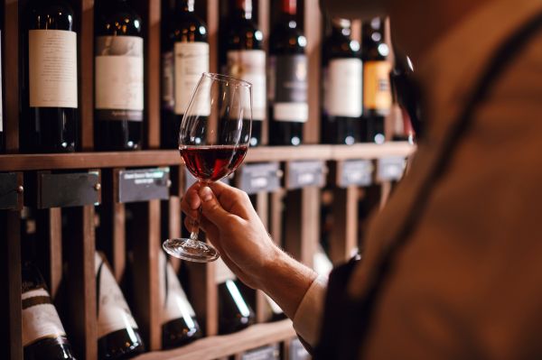 Cum savurezi o sticlă de vin bun