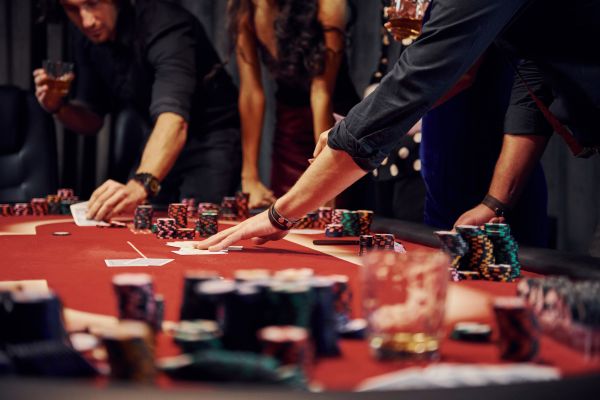 – Avem nevoie de un partener la poker