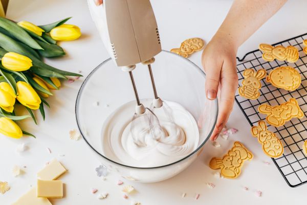 O soție bună îți dă voie să lingi crema de pe palete