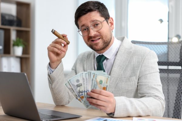 Un tip cere sfatul unor experți: - Vă salut!