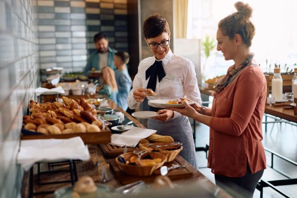 Un tip e nemulțumit de mâncarea de la restaurant