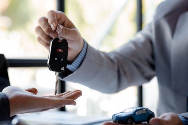 Un scoțian vrea să cumpere un autoturism